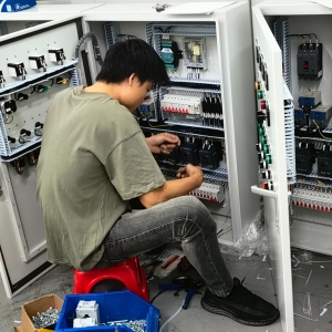 控制箱接線中